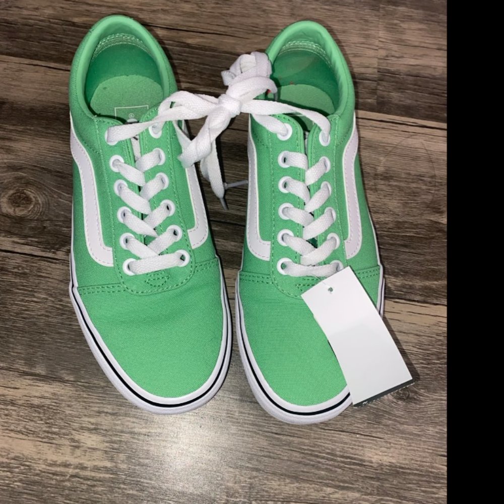 Size 6.5 green lace up Vans skate shoes, sneakers, skateboarding shoes